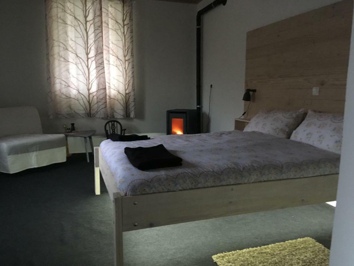 Studio Apartment Lost Огулин Экстерьер фото